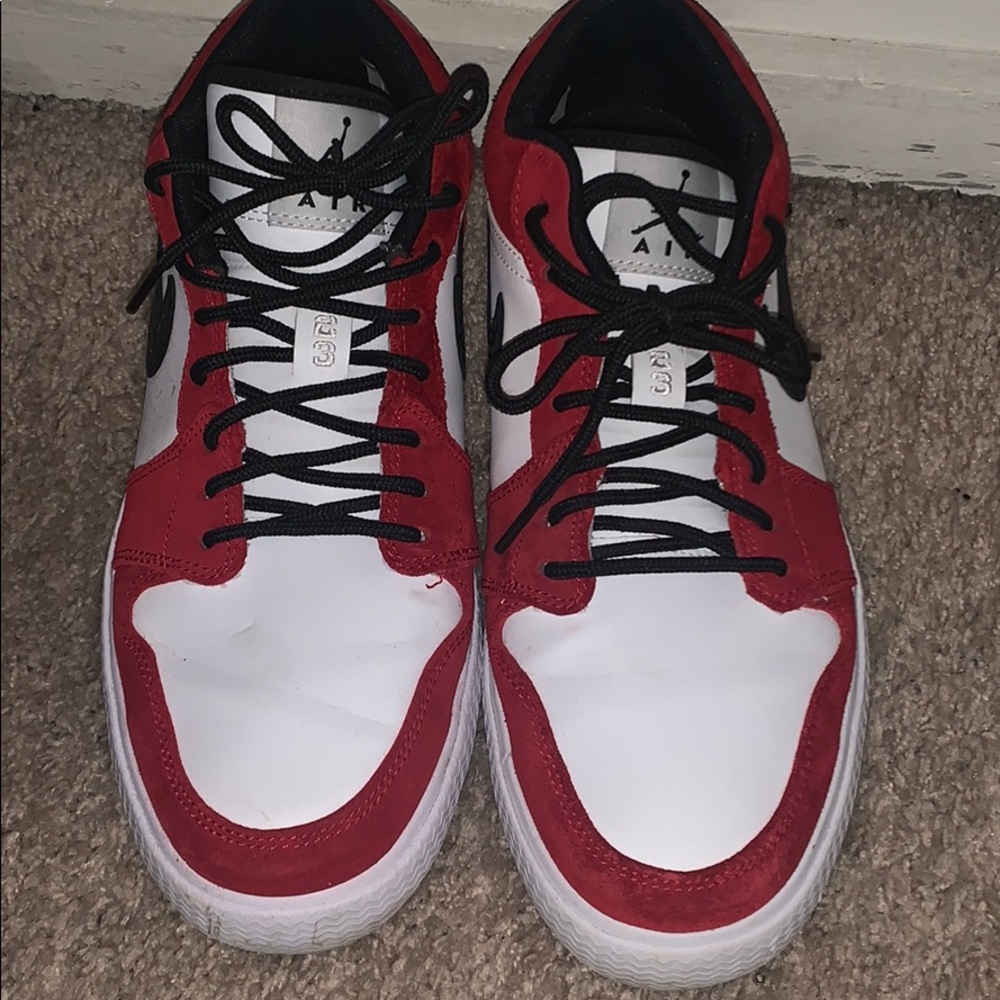 Jordan 1 low skateboarding shoes